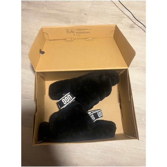 UGG fluff yeah! Slides - Picture 4 of 5